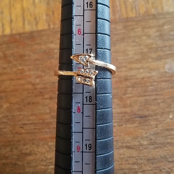 NWOT Gold Arrow Rhinestone Ring - Picture 8 of 8